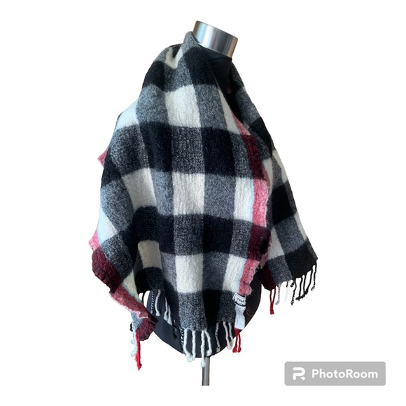 TNA 100% Wool Scarf in Plaid Print - Picture 11 of 14